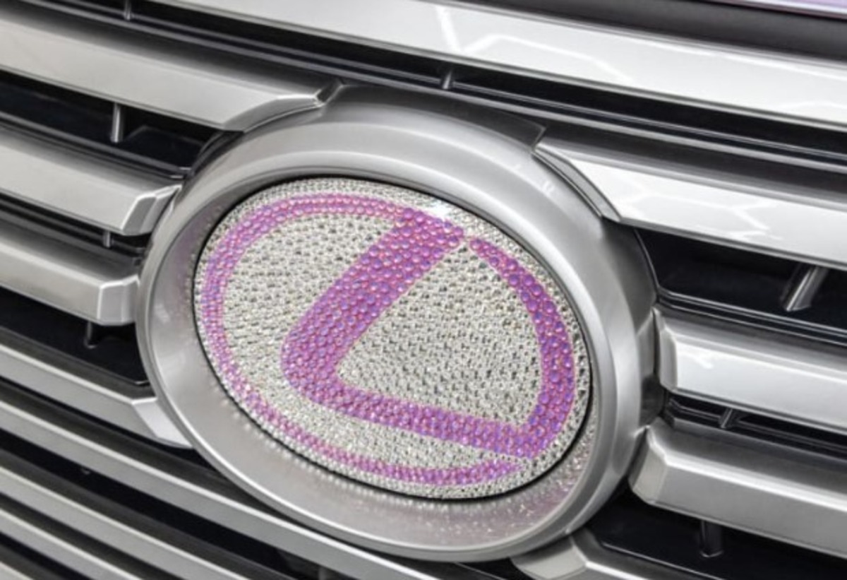 Lexus LX стає мобільною студією краси(фото)