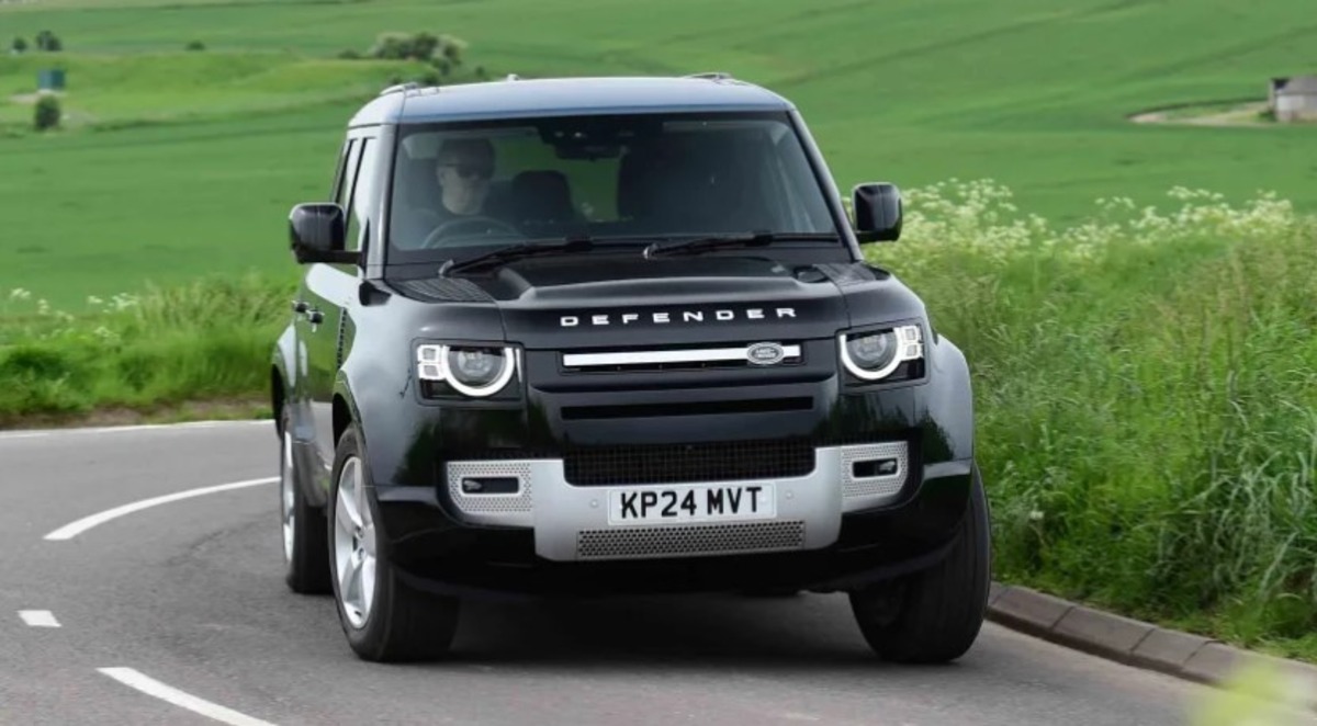 Jaguar Land Rover зупиняє виробництво через кібернапад