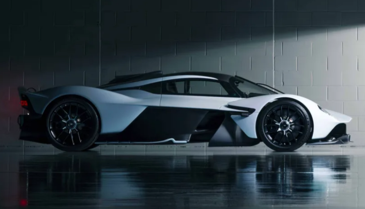 The Honey Badger розлучається зі своєю Valkyrie (фото)