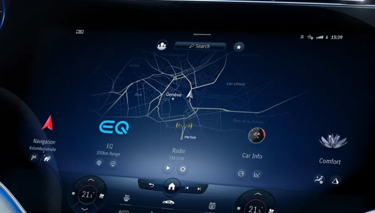 Hyperscreen 2.0: Mercedes ставить суперекрани замість скла