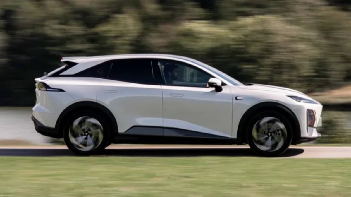 Електрокросовер Deepal S07 намагається зачепити Європу (огляд + фото)