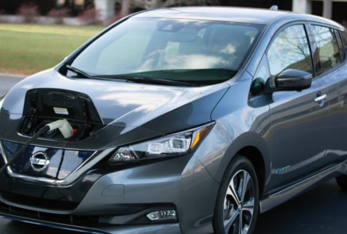 Nissan Leaf: батареї під загрозою загоряння