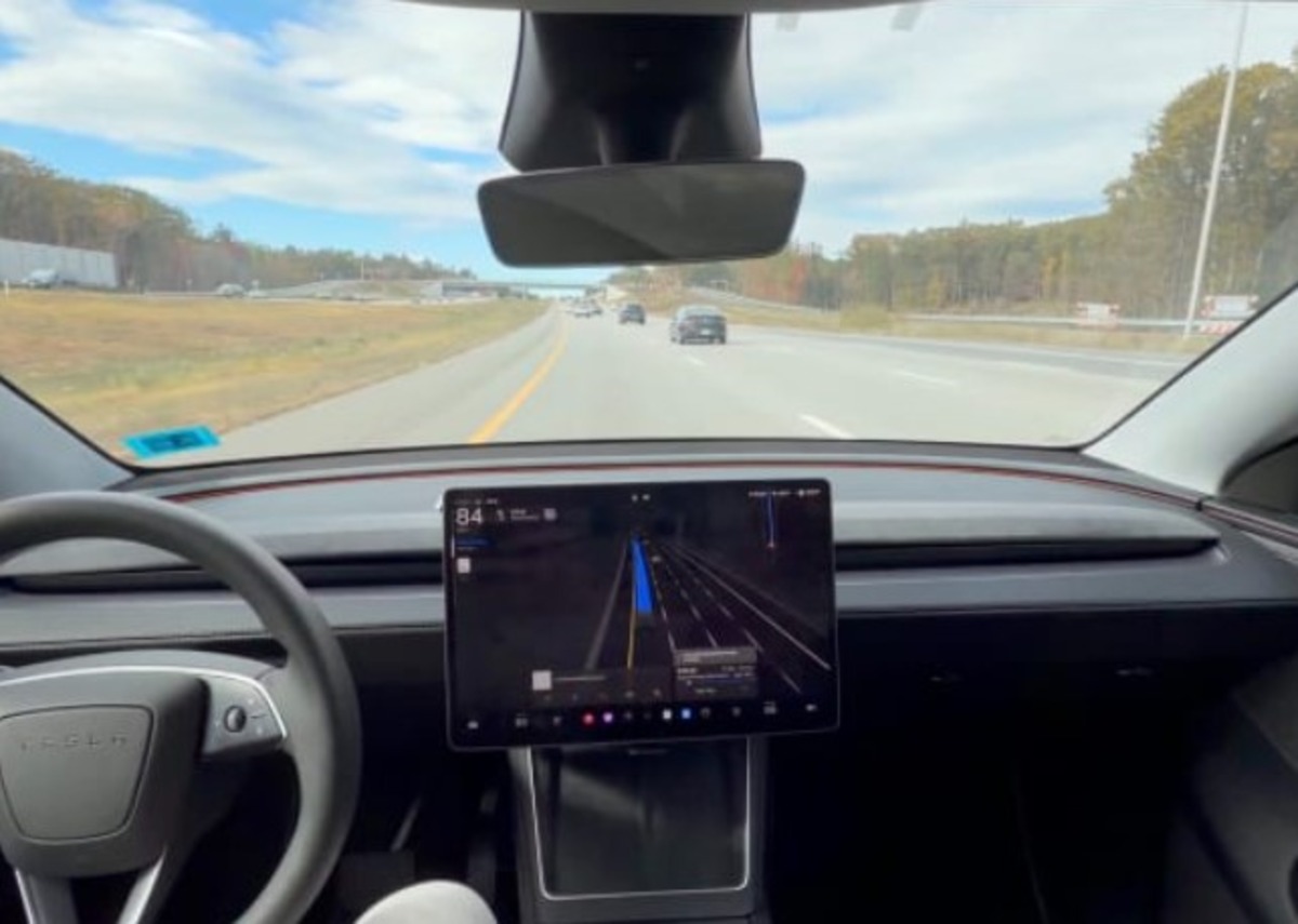 Режим Mad Max у Tesla FSD рве швидкісні обмеження