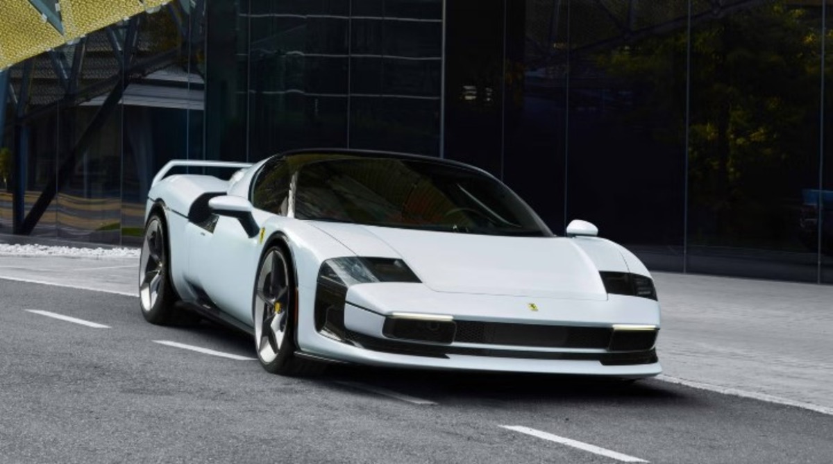 Ferrari представила унікальний SC40 на базі 296 GTB