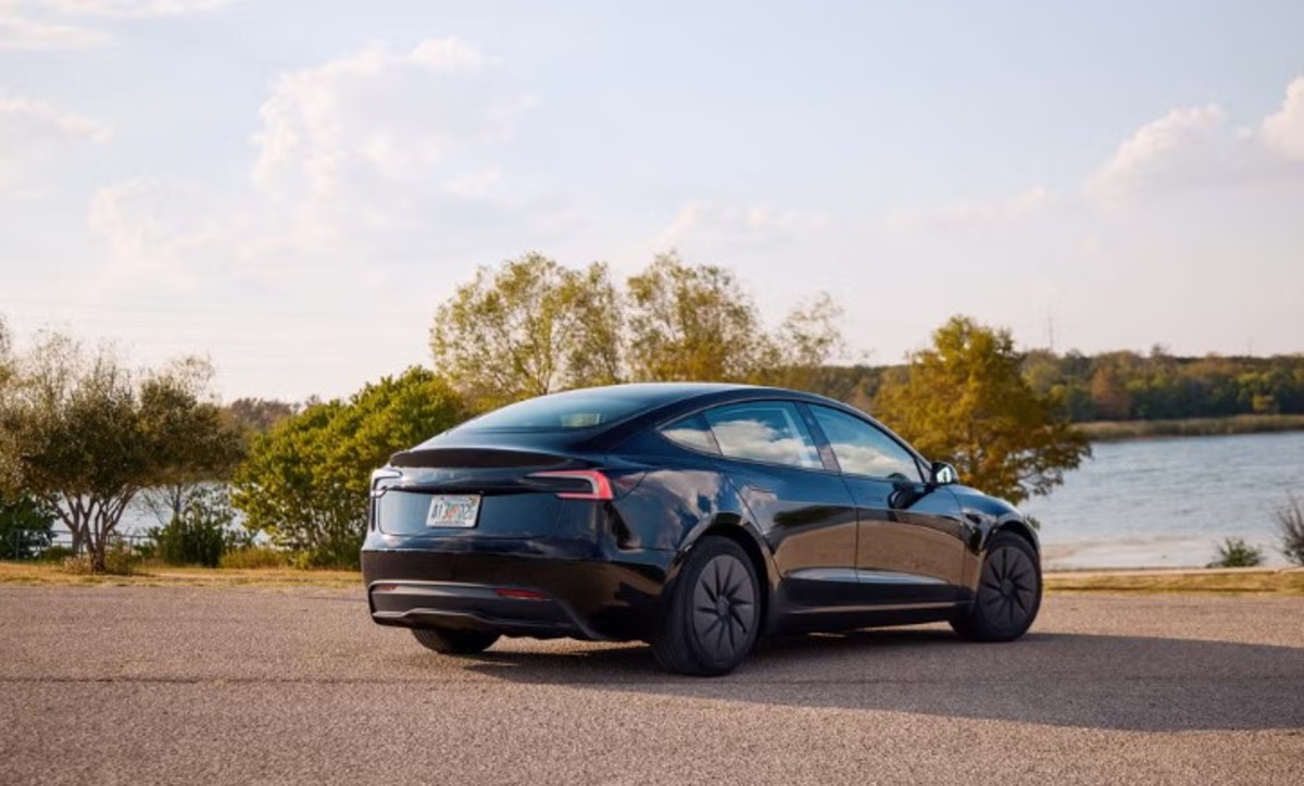 Tesla відкликає Model 3 та Model Y через проблему з батареєю