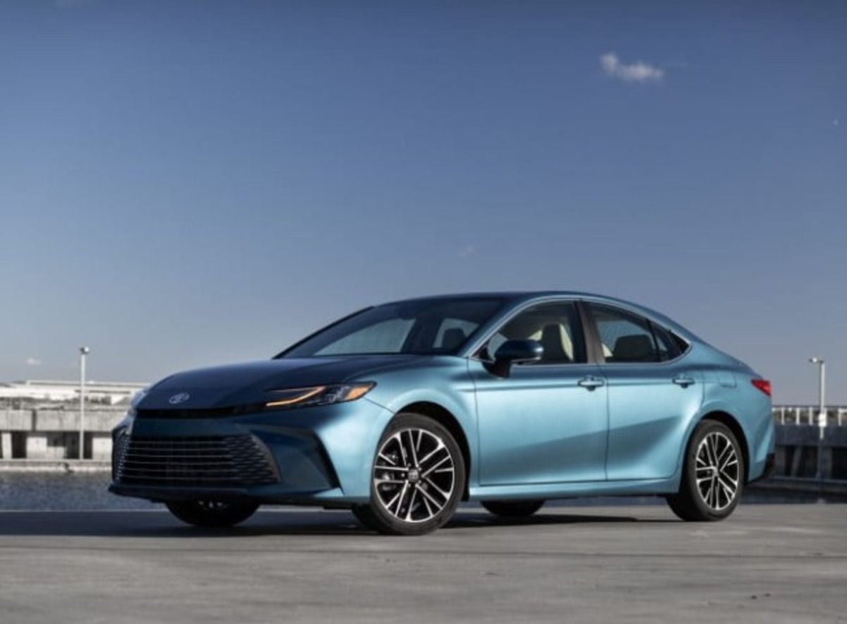 Toyota запускає лізинг Camry, що перевершує Accord (фото)