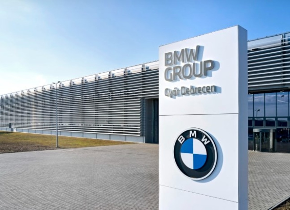 BMW відкриває перший у світі завод, керований ШІ