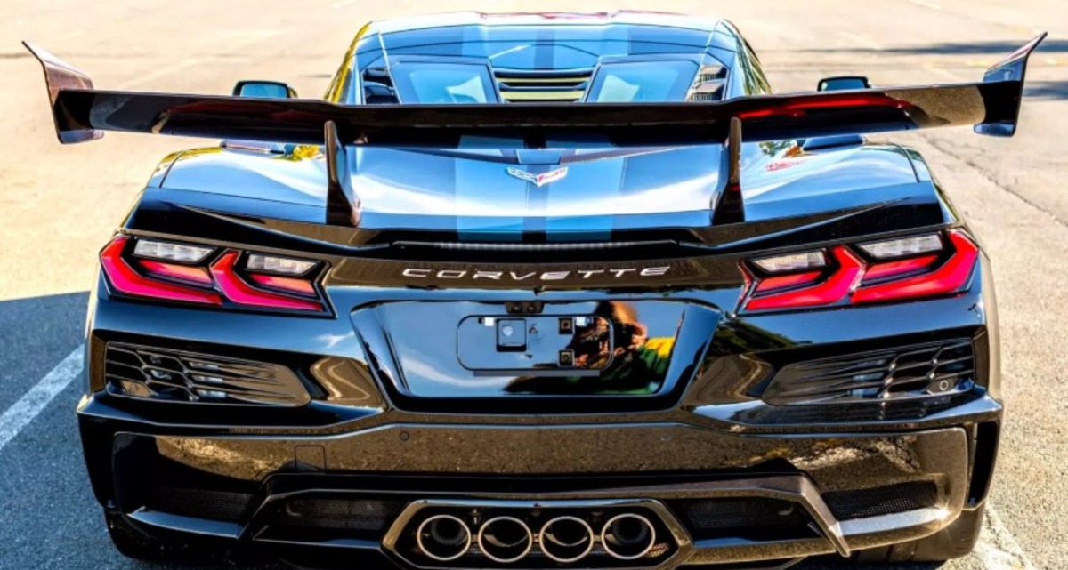 Заводська Corvette ZR1 уже у вторинці (фото)