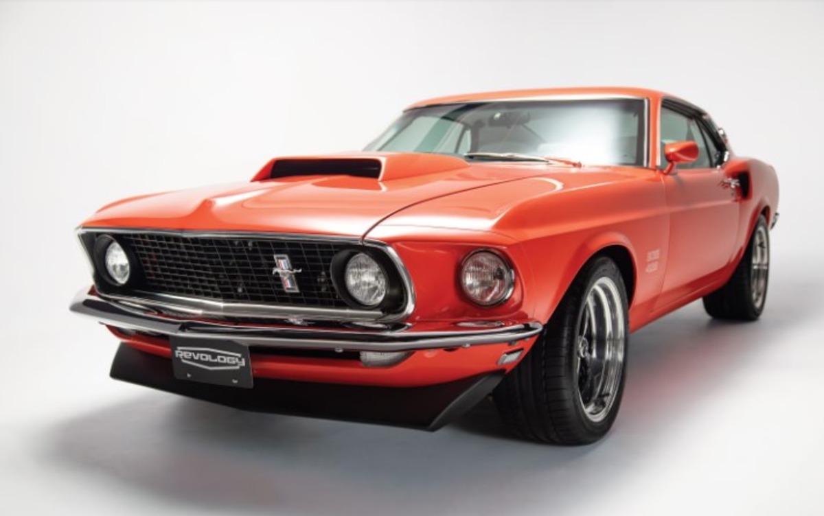 Revology Boss 429: класика у сучасному виконанні (фото)