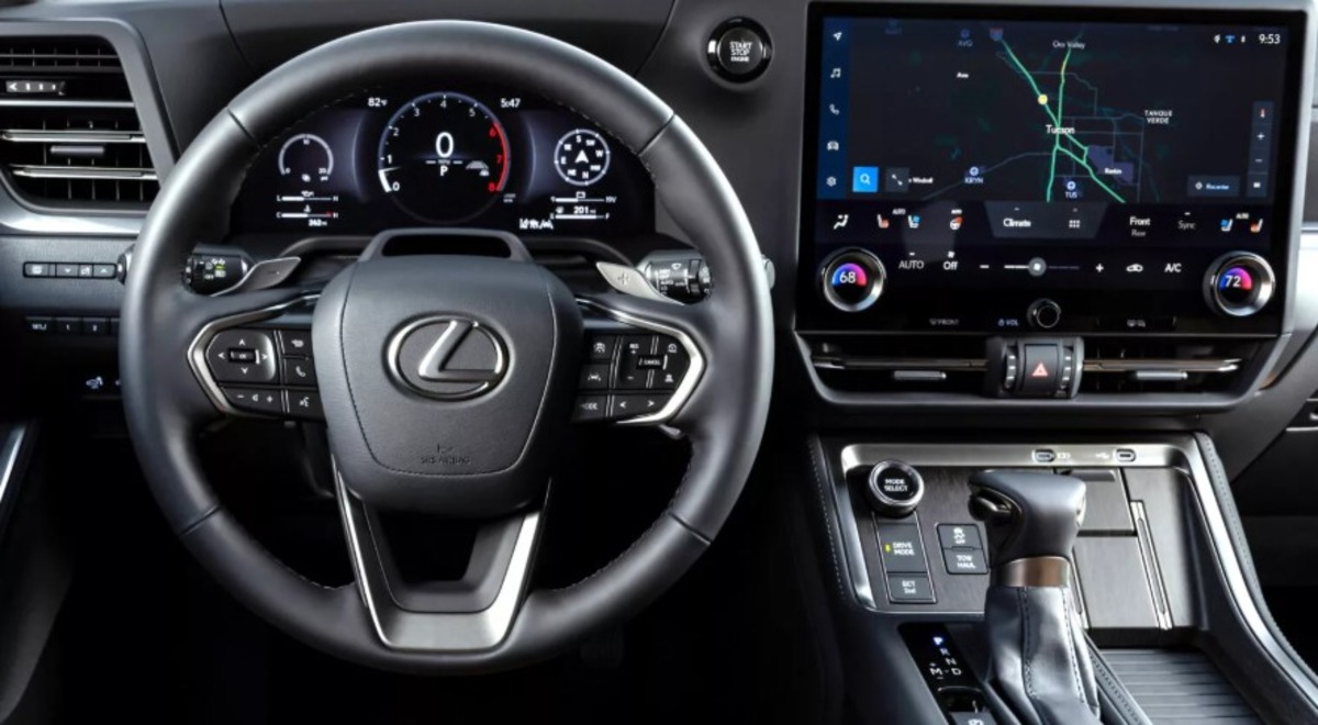 Toyota знову відкликає авто: зависає камера заднього виду