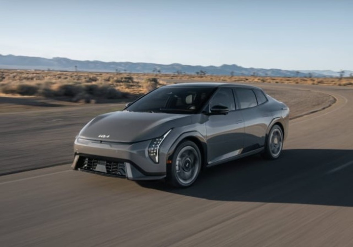 Kia гальмує електрокурс — EV4 на паузі, EV3 відкладено