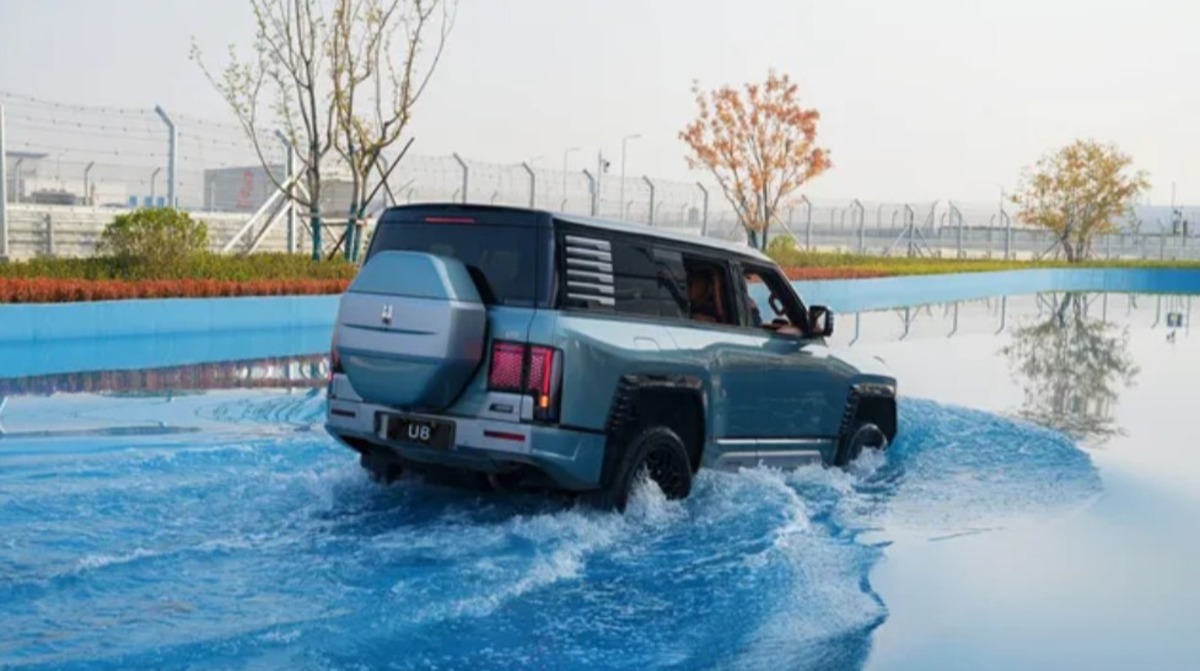 Yangwang U8 — позашляховик, що не тоне (фото)