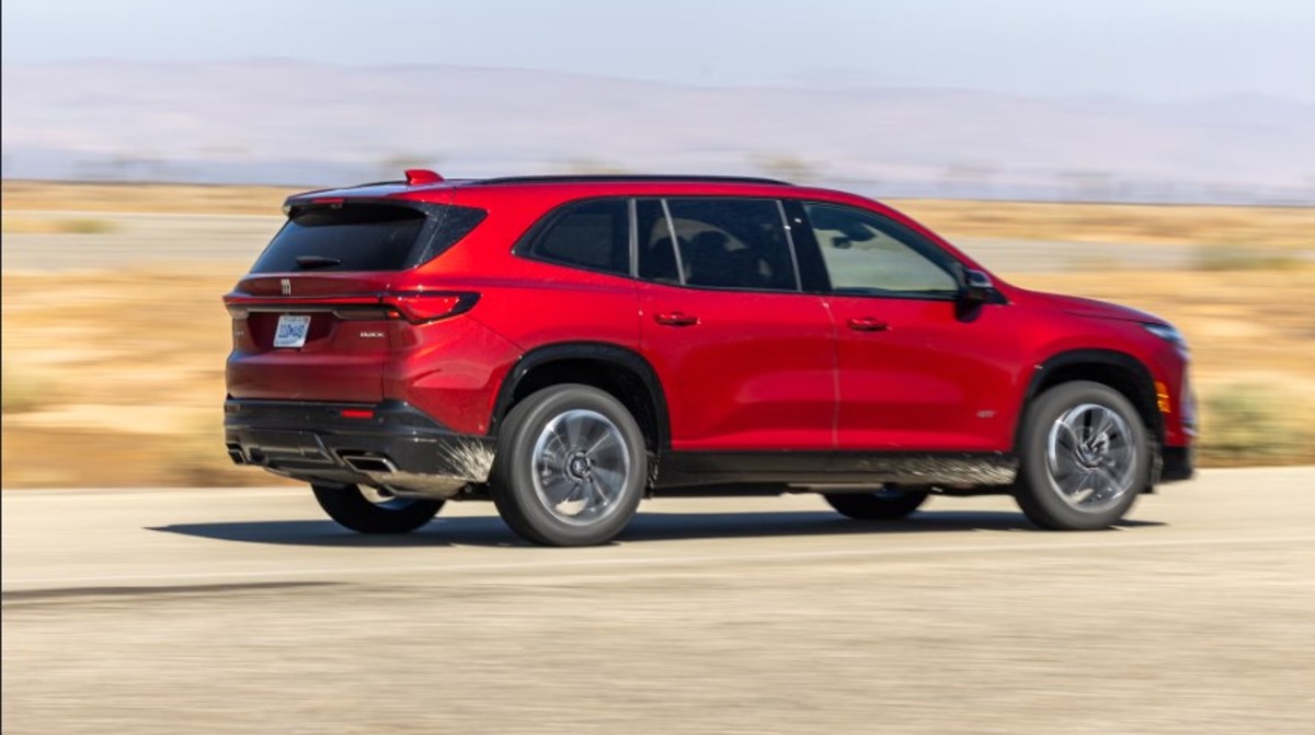 Buick Enclave ST: сімейний кросовер без блиску (огляд+фото)