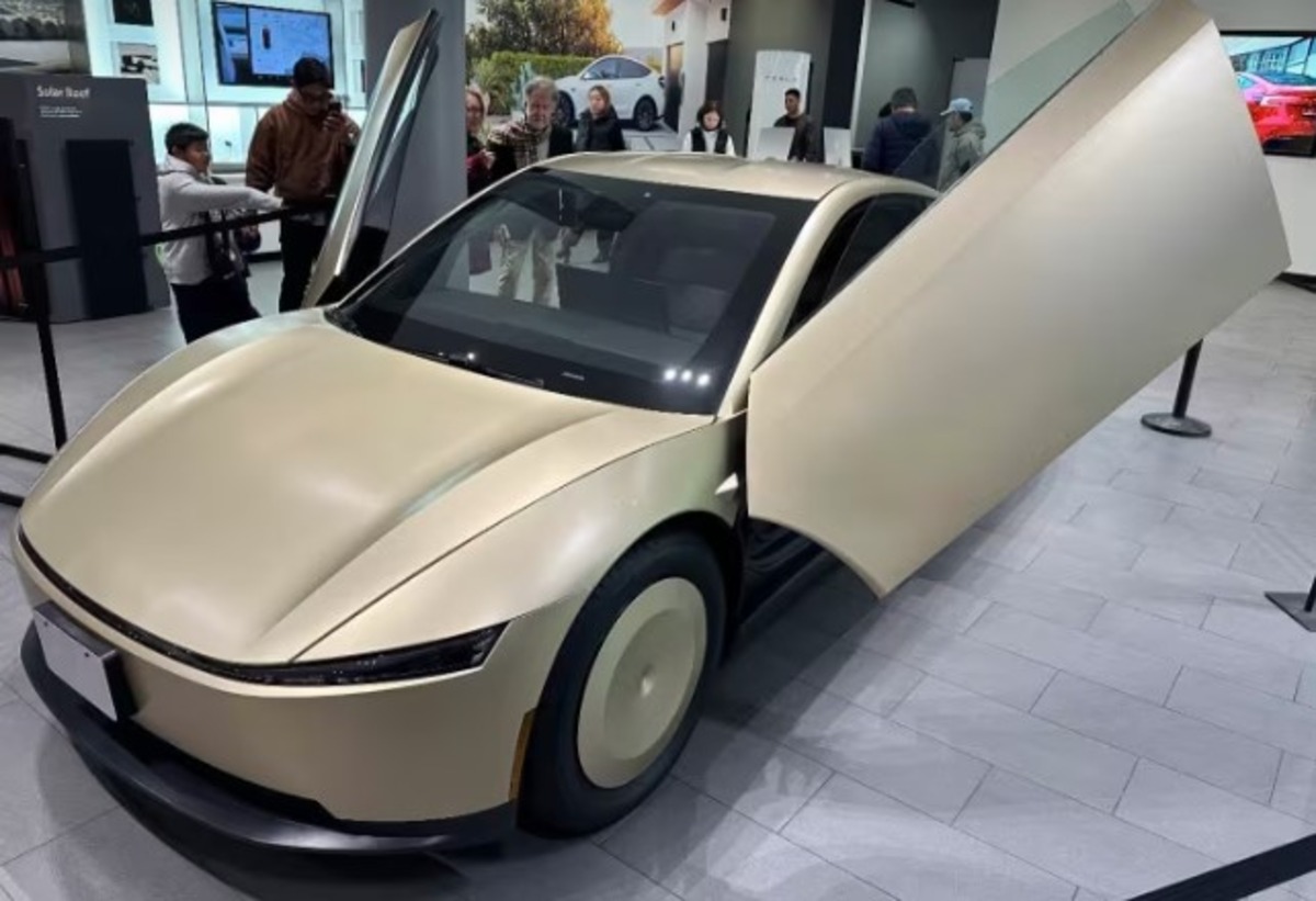 Серійний Cybercab на вітрині Tesla: перший погляд (фото)