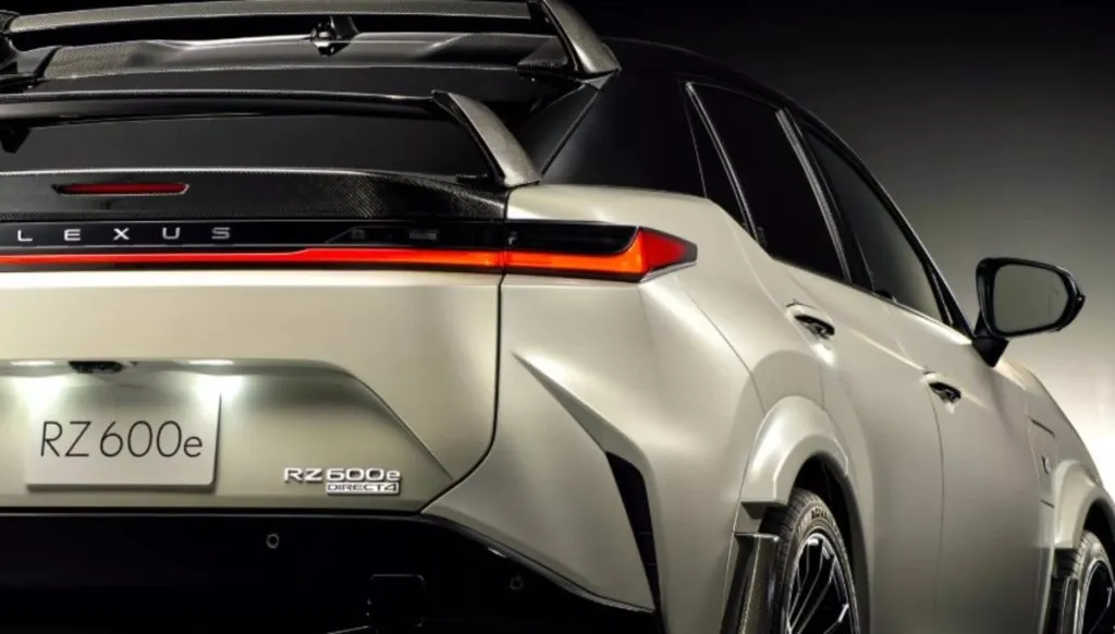 Lexus RZ 600e F Sport Performance лише для Японії (фото)
