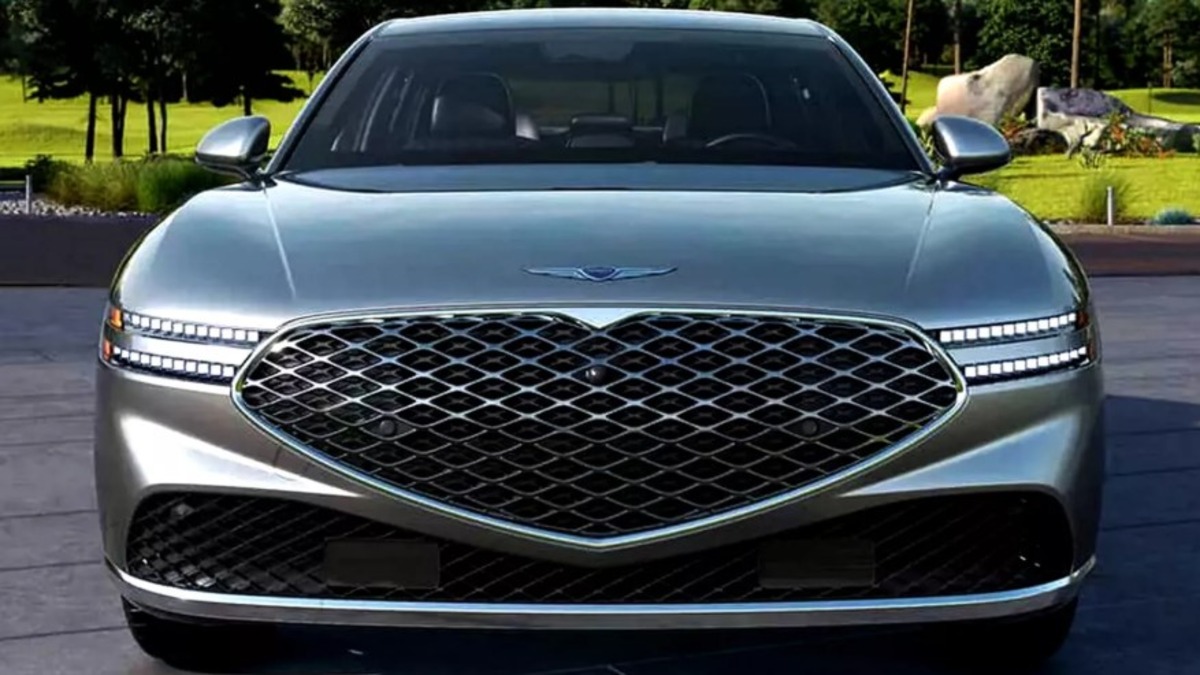 Genesis G90 гальмує через сріблясту фарбу