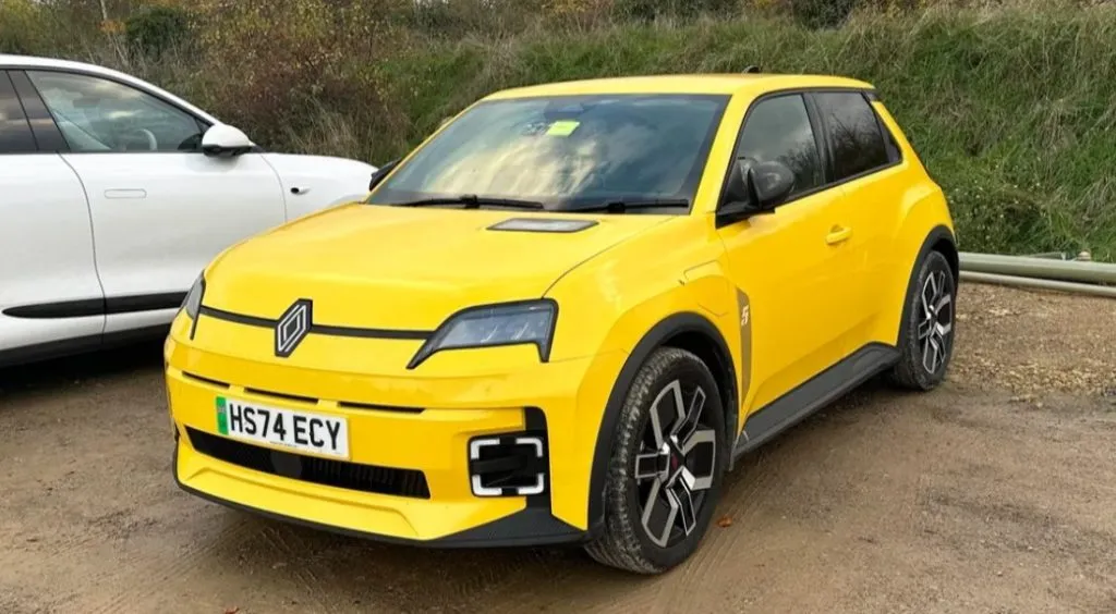 Reno проти Google: у Renault 5 знайшовся зайвий голос (огляд)