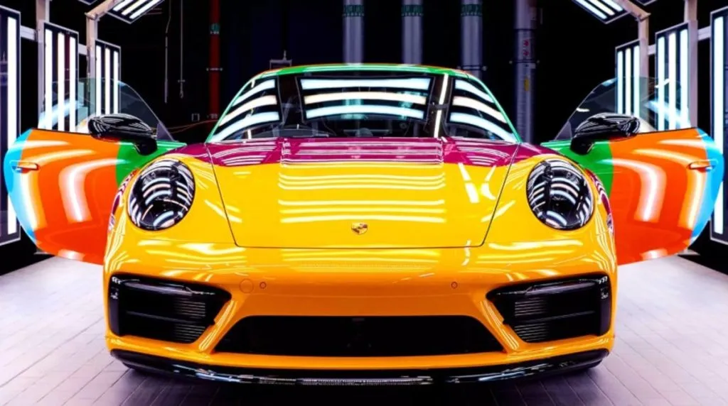 Porsche готує кузов, що змінює колір (відео)