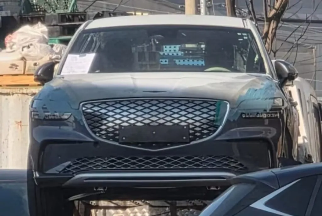 Genesis тестує щось нове — під маскою GV70