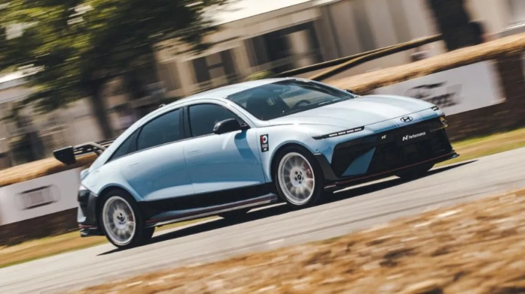 Hyundai зробив електроседан для драйву — Ioniq 6 N