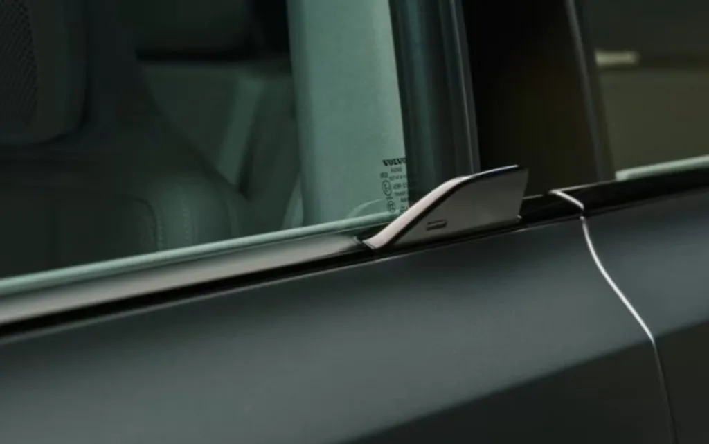 Volvo EX60: відмінна безпека, сумнівні ручки (відео)