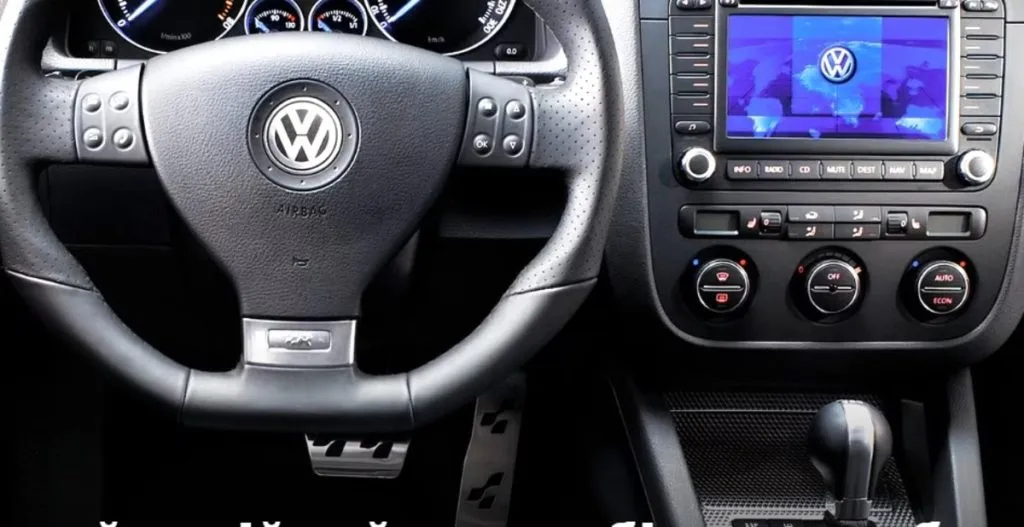 Двохзчеплений Golf R32 — рідкісна знакова модель (фото)