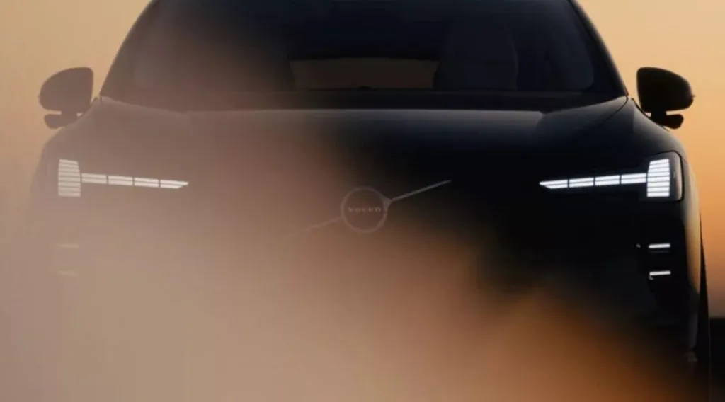 Новий Volvo EX60 кидає виклик Mercedes GLC EQ