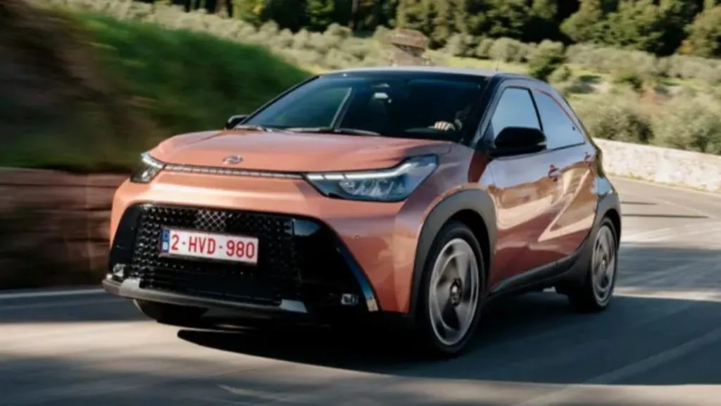 Огляд Toyota Aygo X Hybrid: міський авто для економії