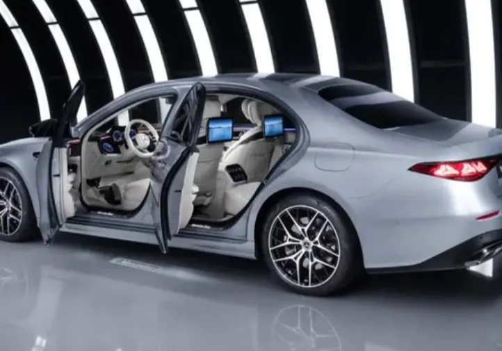 Новий Mercedes S-Class став ще розумнішим (фото)