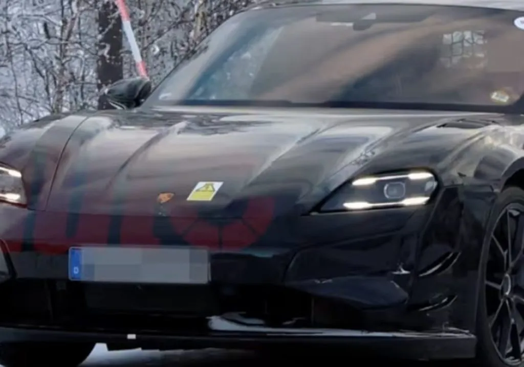 Widebody Porsche Taycan помітили з аеродинамікою GT3 RS