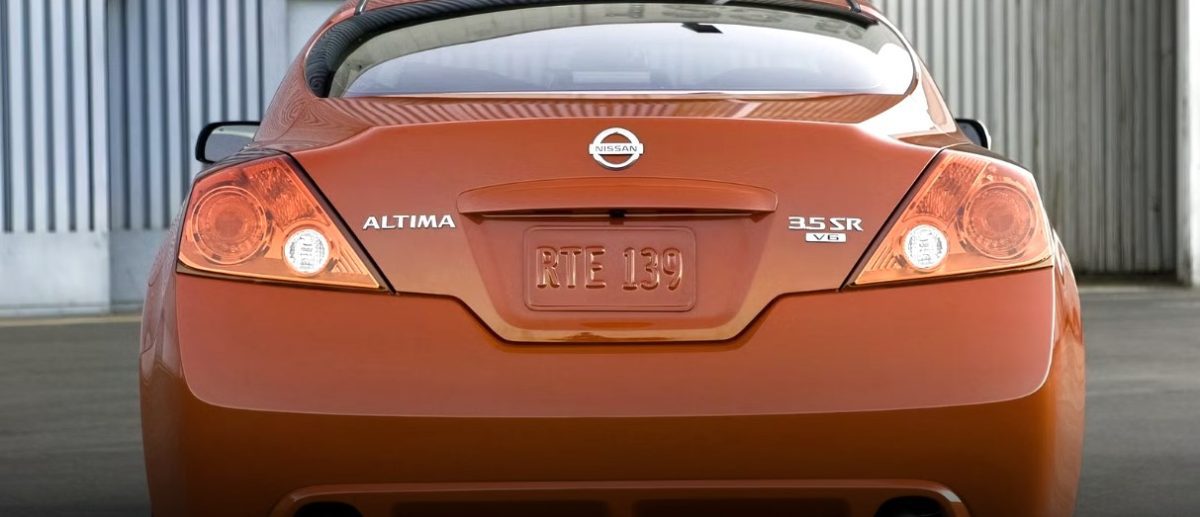 Altima Coupe V6 з механікою — стильне та доступне купе