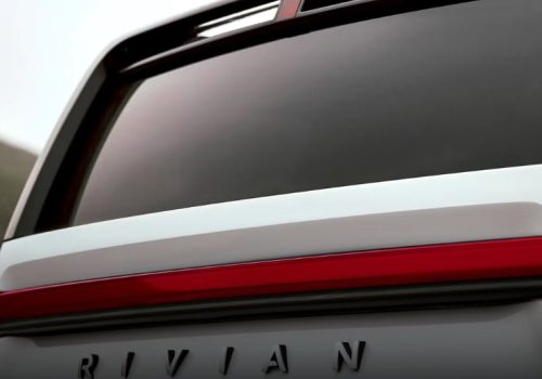 Rivian R2 готується до успіху, але без швидкого злету