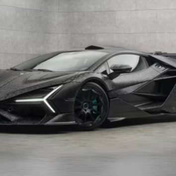 Lamborghini Revuelto у версії Mansory Carbonado X