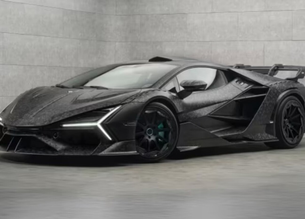 Lamborghini Revuelto у версії Mansory Carbonado X