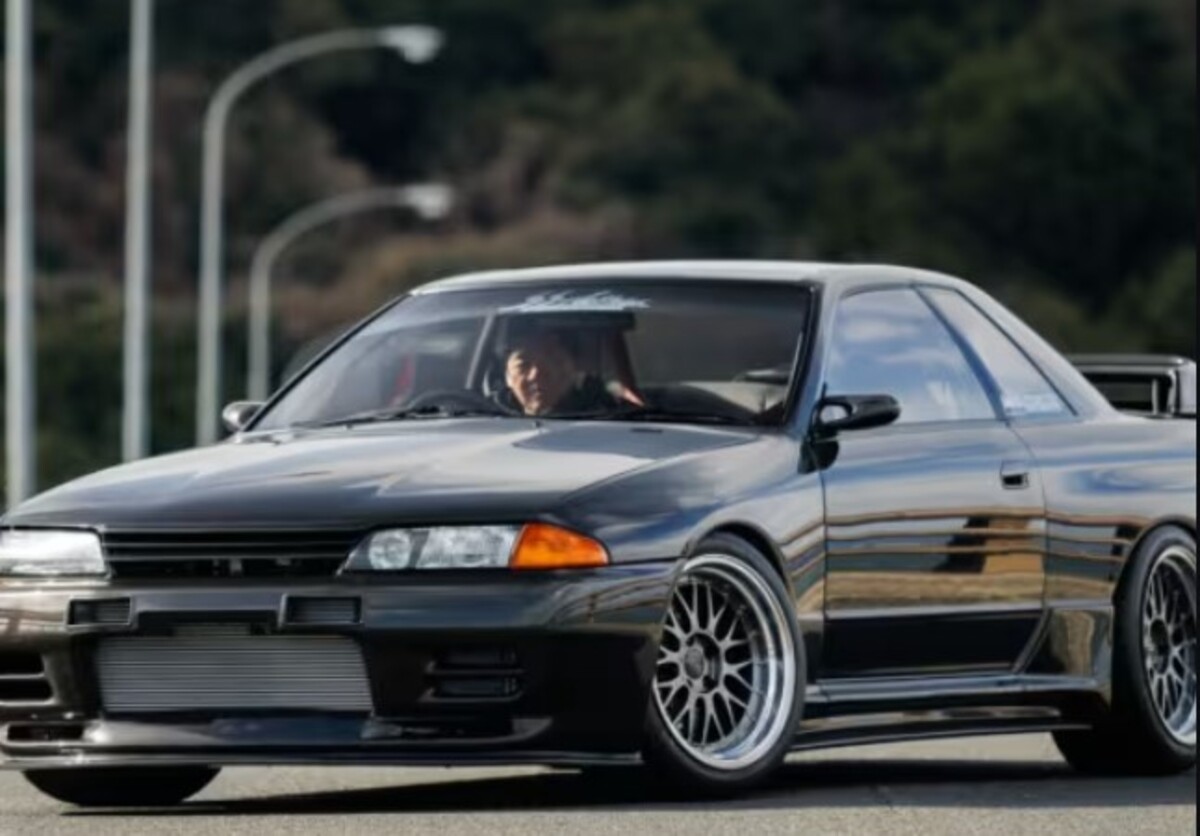 Класика без компромісів: 700-сильний R32 (відео)