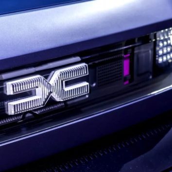 Dacia виходить на новий рівень: електрокар і універсал