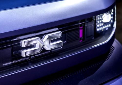 Dacia виходить на новий рівень: електрокар і універсал