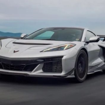 Corvette ZR1X: найпотужніший серійний спорткар США (фото)