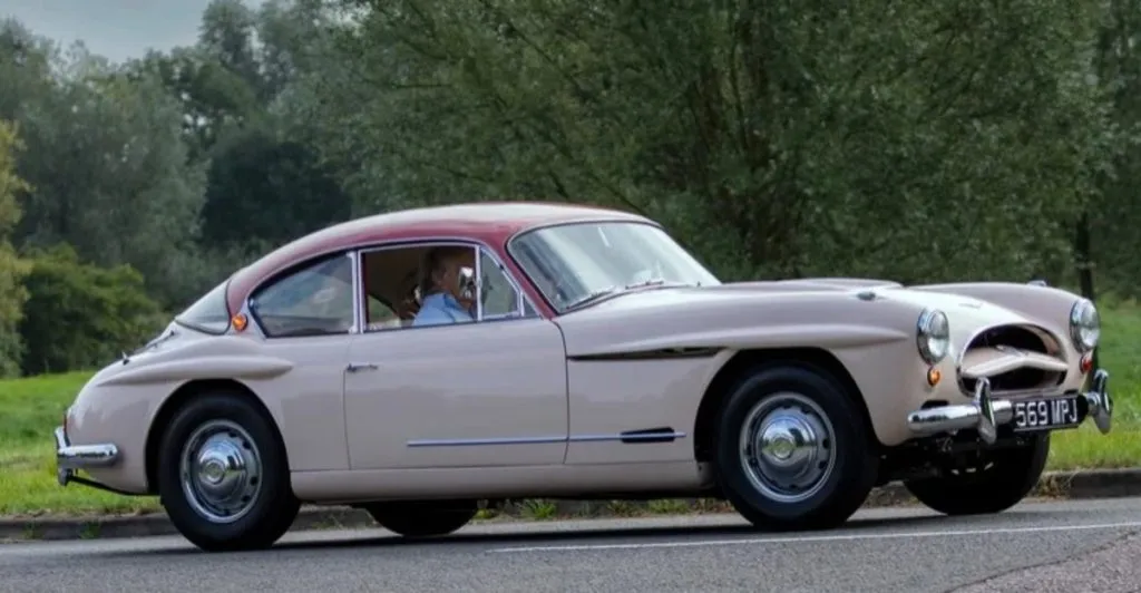 Рідкісні британські GT з неймовірним дизайном