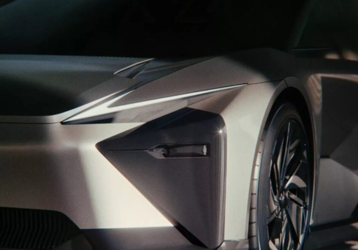 Lexus IS змінює формат: преміальний седан переходить на EV