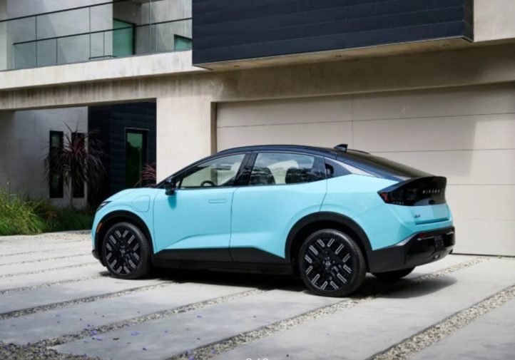 Бюджетний Nissan Leaf відкладають (фото)