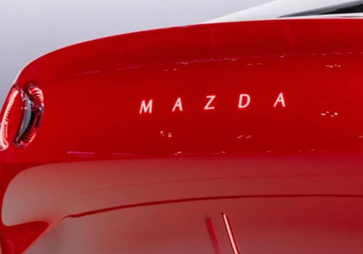Mazda не хоче обтяжувати MX-5 батареями (фото)