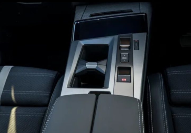 Vauxhall Grandland Electric : ставка на практичність (огляд)