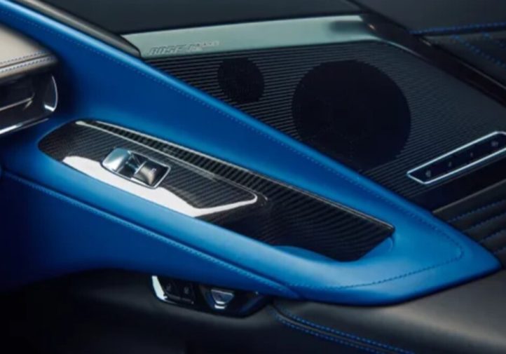 Corvette ZR1X: найпотужніший серійний спорткар США (фото)