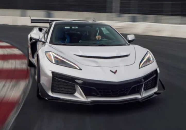 Corvette ZR1X: найпотужніший серійний спорткар США (фото)