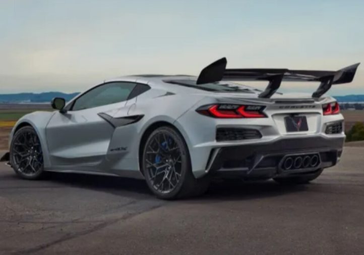 Corvette ZR1X: найпотужніший серійний спорткар США (фото)