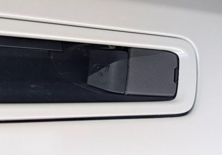 Електричний Highlander з ручками, що мають механічний запас