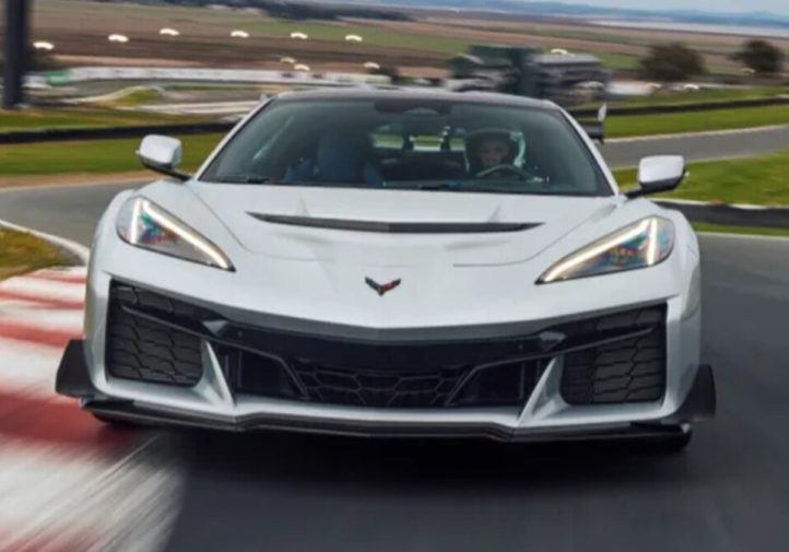 Corvette ZR1X: найпотужніший серійний спорткар США (фото)