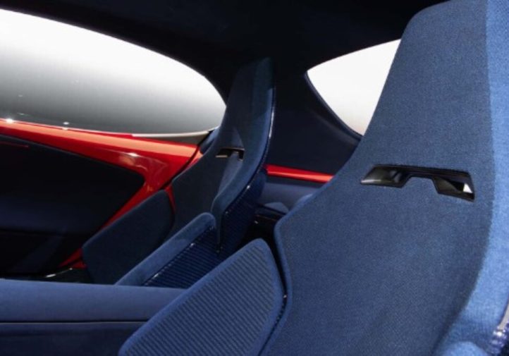 Mazda не хоче обтяжувати MX-5 батареями (фото)