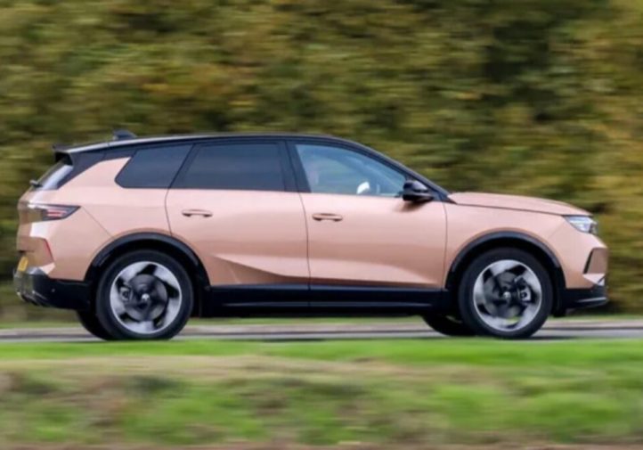 Vauxhall Grandland Electric : ставка на практичність (огляд)